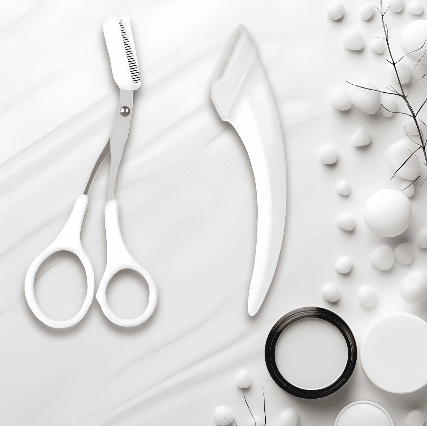 Ciseaux à sourcils peigne intégré + lame grattoir